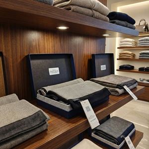 Silver Black Designer Mens Scarf with PU Leather Gift Box